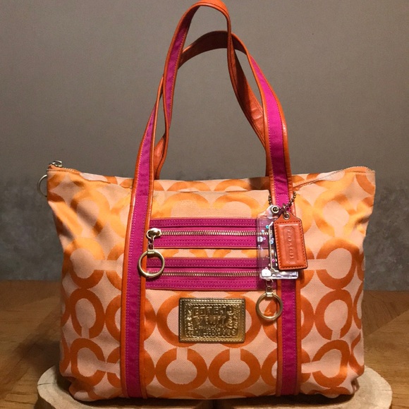 Coach Handbags - COACH POPPY OP ART GLAM BAG